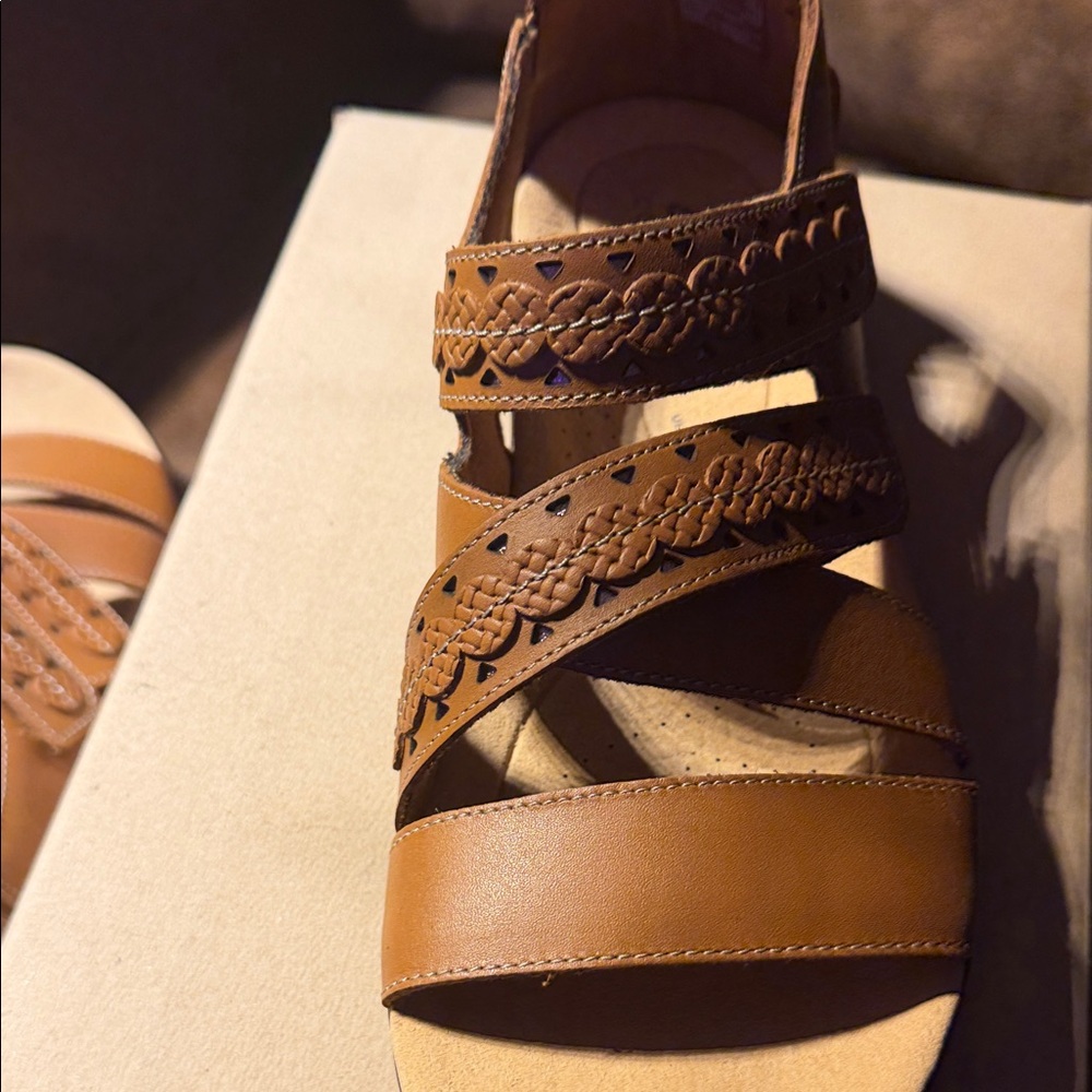 Clarks Tan Leather Sandals - Picture 6 of 9